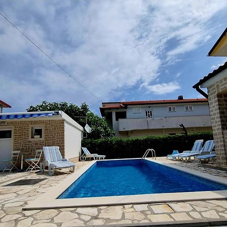 Ara-Zarok Villa Baska  Bagian luar foto
