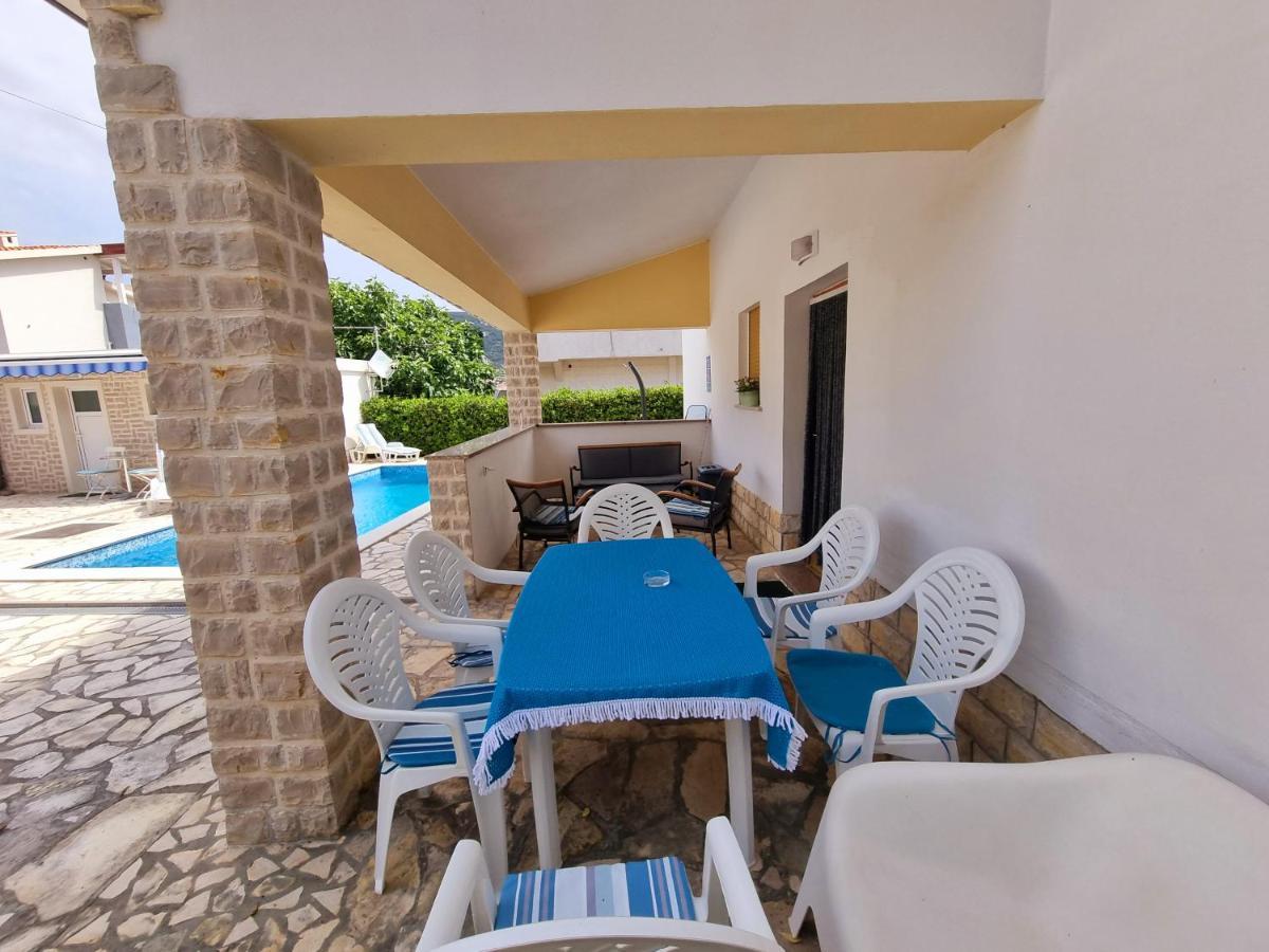 Ara-Zarok Villa Baska  Bagian luar foto