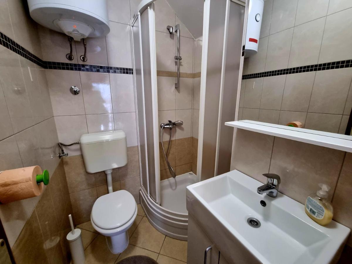 Ara-Zarok Villa Baska  Bagian luar foto