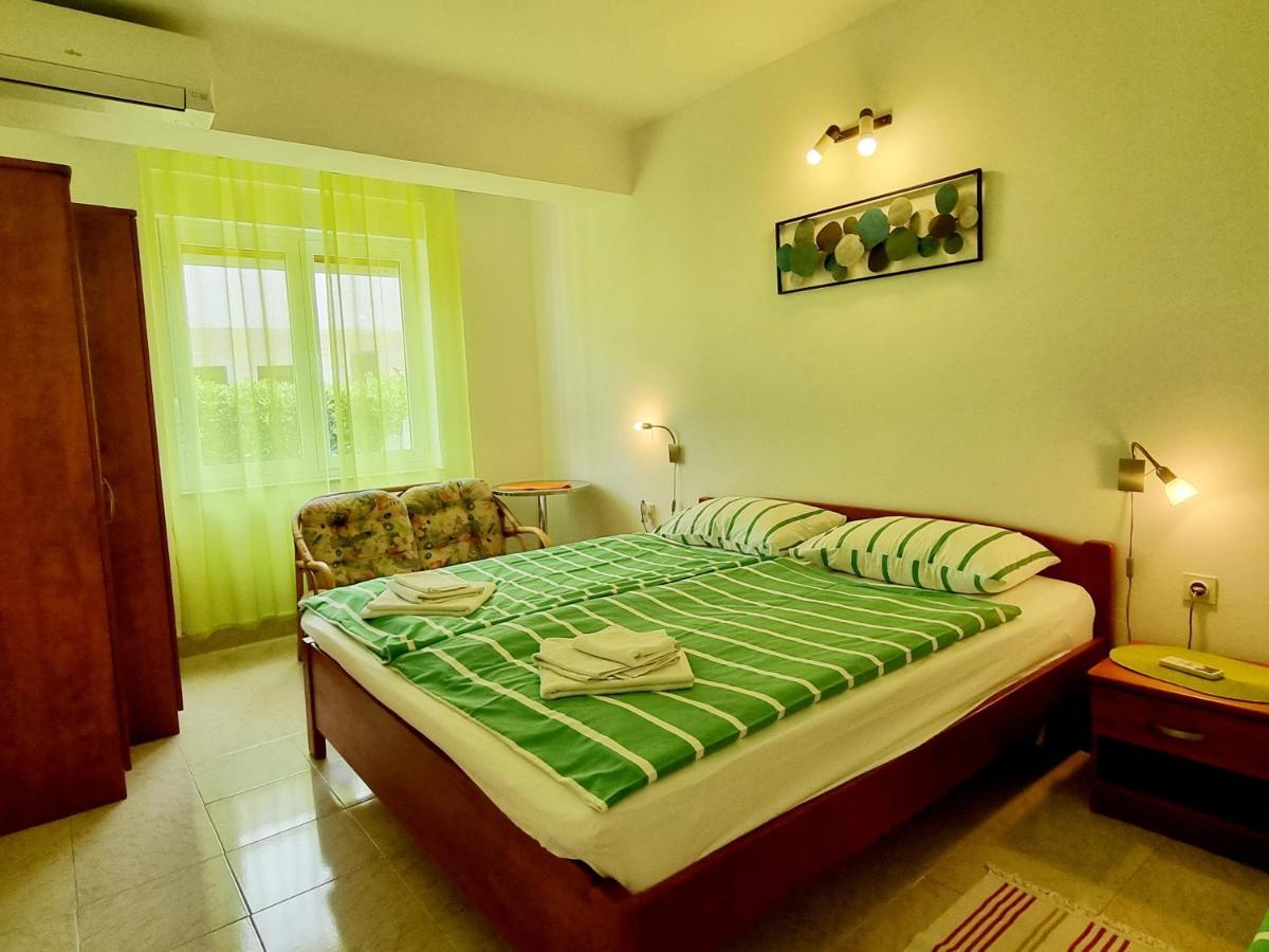 Ara-Zarok Villa Baska  Bagian luar foto
