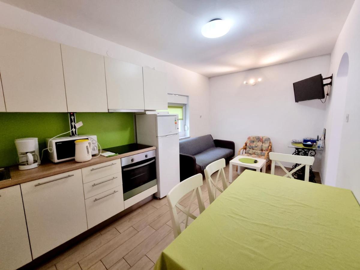 Ara-Zarok Villa Baska  Bagian luar foto